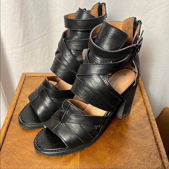 Free People Shoes - Free People x Jeffrey Campbell Black Leather Strappy Block Heels Size 7